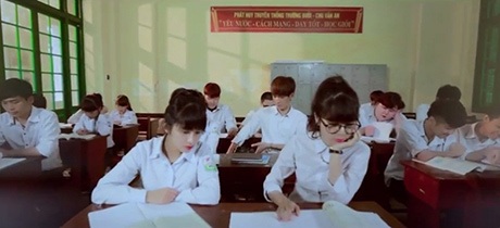 Giọng ca online Mờ Naive vụt trưởng thành trong MV đầu tay - 3 MV lấy bối cảnh là trường THPT Chu Văn An