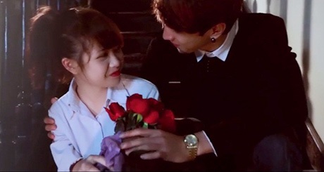 Giọng ca online Mờ Naive vụt trưởng thành trong MV đầu tay - 4 Mối tình đẹp như thơ
