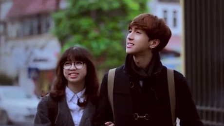 Giọng ca online Mờ Naive vụt trưởng thành trong MV đầu tay - 6 Chàng trai đã dành tình cảm cho một cô gái khác