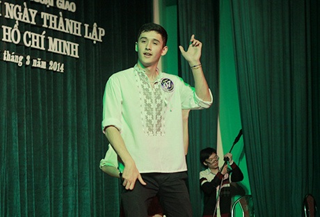 Sự xuất hiện của một thí sinh người Ukraina khiến cuộc thi thêm phần thú vị