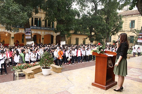 Hơn 700 học sinh trường THCS Trưng Vương tham gia lễ khai mạc cuộc thi English Champion