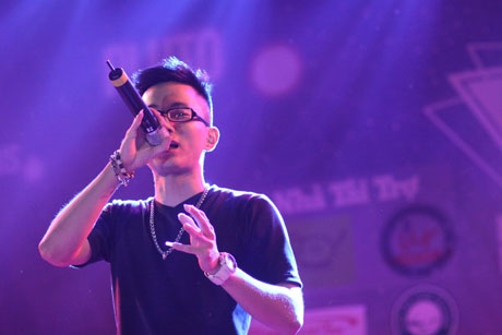 Rapper Rhymastic khuấy động sân khấu