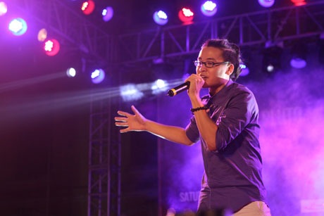 JGkid, chàng trai của các bản rap thời sự đình đám phiêu hết mình với các sáng tác riêng