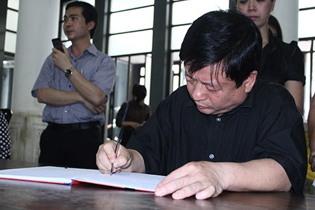 Nhạc sĩ Đỗ Hồng Quân viết lời tiễn đưa vào sổ tang