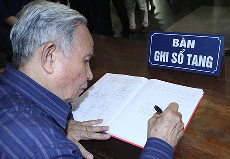 Nhiều bạn bè của nghệ sĩ bày tỏ tấm lòng tiếc thương qua dòng tiễn biệt