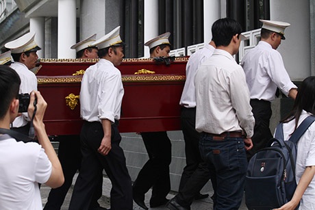 Linh cữu NSND Trịnh Thịnh được đưa vào nhà tang lễ Bộ Quốc phòng