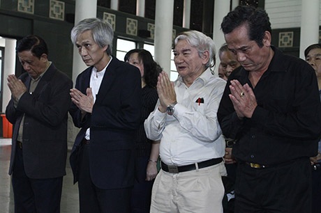 Đại diện Hãng phim truyện Việt Nam tiễn biệt NSND Trịnh Thịnh