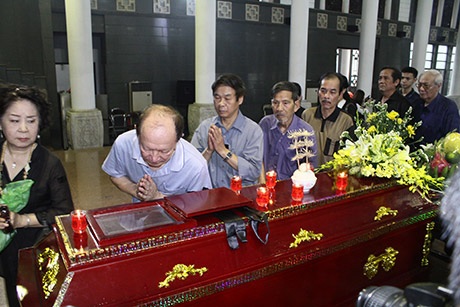 Đông đảo bạn bè, gia quyến và người hâm mộ nhìn lại NSND Trịnh Thịnh lần cuối