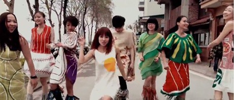 Clip giới trẻ Hà Nội nhảy múa vui nhộn theo điệu "Happy" - 3 Hình ảnh trong clip