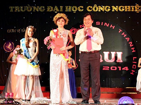 Nguyễn Thị Kim Ngân trong giây phút đăng quang