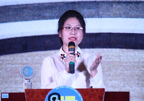 Các thí sinh nói trước hàng ngàn khán giả