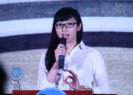 Phong thái tự tin, trưởng thành của nữ sinh