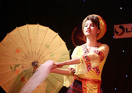 Bùi Ngọc Anh là người cuối cùng trình diễn tài năng, cô đóng góp tiết mục múa