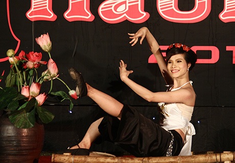 Nguyễn Thị Tươi là thí sinh đầu tiên trình diễn nhưng cô tỏ ra rất tự tin với màn múa 