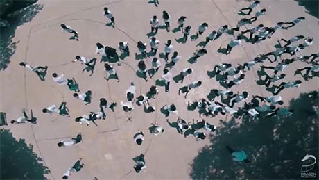 Hình ảnh trong clip Happy của học sinh THPT Trần Phú đăng trên Youtube