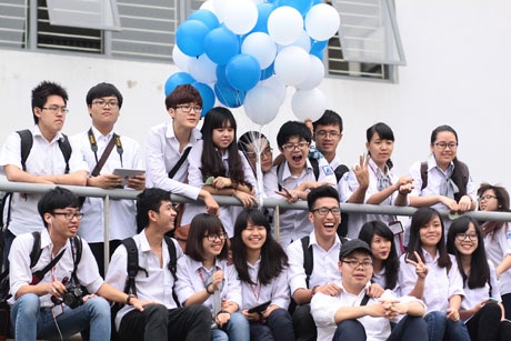 Những bức ảnh chụp vội lưu giữ kỉ niệm về tình bạn, tình thầy trò, về mái trường cấp 3 thân thương