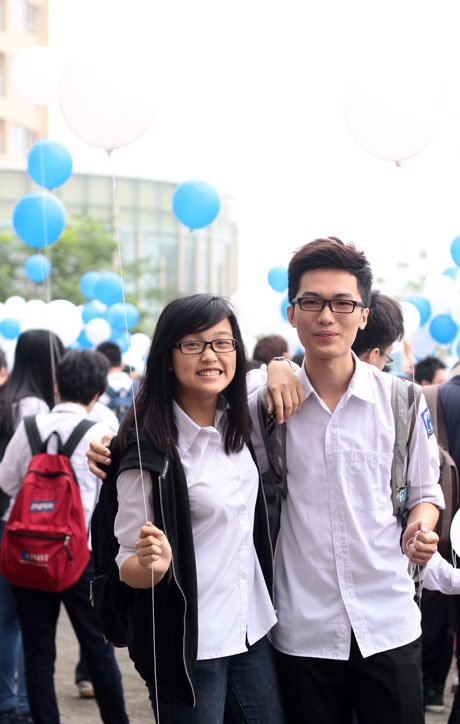 Các nữ sinh tươi cười rạng rỡ