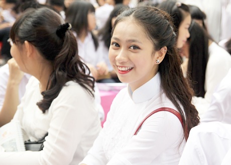 Nguyễn Trường Xuân – hoa khôi Duyên dáng Hà Thành 2014 đang là học sinh lớp 10 của trường