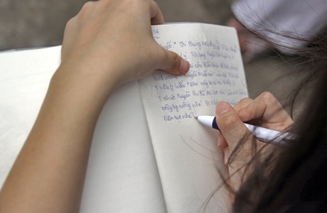 Những dòng lưu bút viết vội chan chứa tình cảm thời học trò