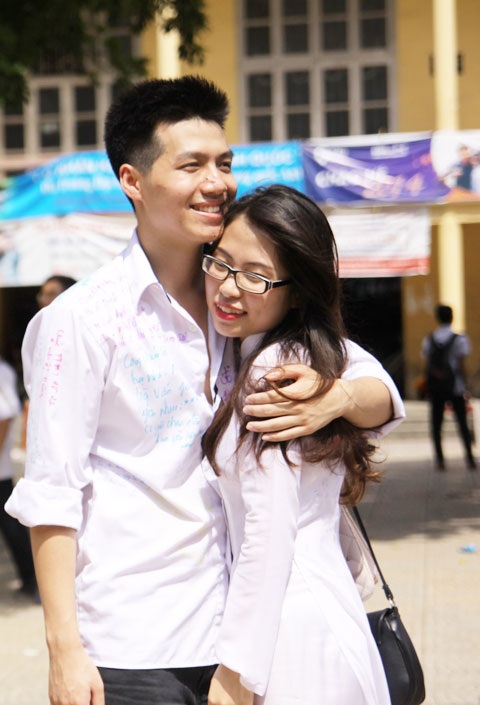 Các cặp “gà bông” trao nhau những giây phút ngọt ngào