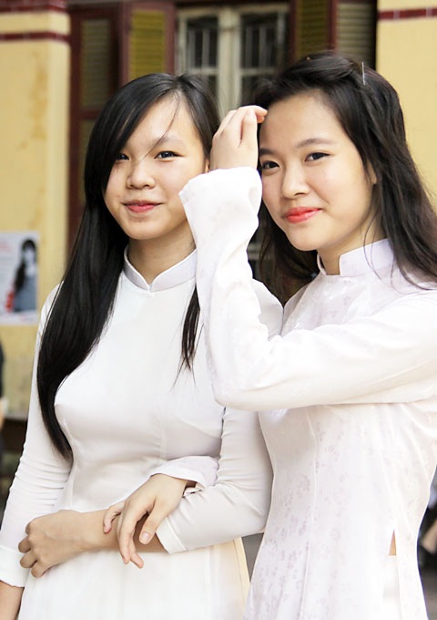  Nữ sinh Trần Phú tinh khôi với áo dài trắng dưới cái nắng đầu hè