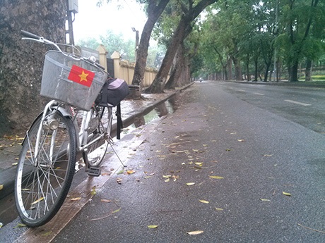 Chiếc xe đạp đồng hành cùng Nguyễn Văn Khiêm trước giờ xuất phát trước cửa nhà Đại tướng tại Hà Nội