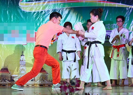 Xuân Bắc nhận lời thách đố của các sinh viên ĐH Công đoàn