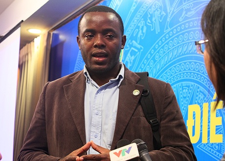 Đại biểu thanh niên tiến bộ thế giới lắng nghe đoàn Việt Nam phân tích tình hình biển Đông