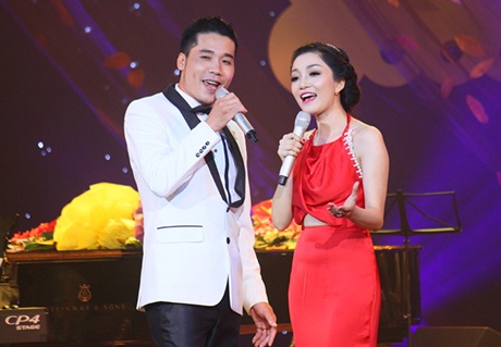 Thu Hà song ca Thưở trâm cài với Tuấn Hiệp