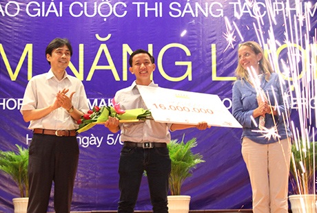 SV cả nước hăng hái làm phim kêu gọi “Tiết kiệm năng lượng” - 1 SV cả nước hăng hái làm phim kêu gọi “Tiết kiệm năng lượng”