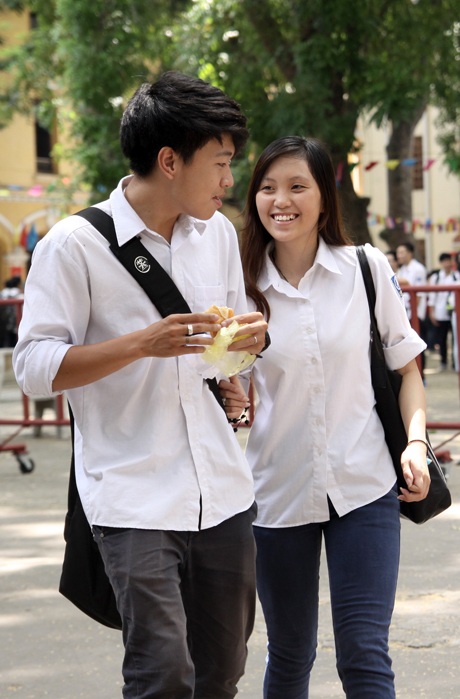 Nụ cười tươi tắn sau giờ thi