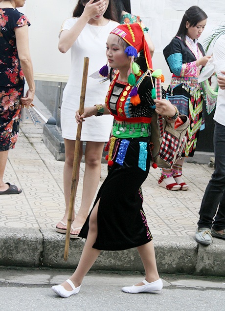 ... tới gậy chống