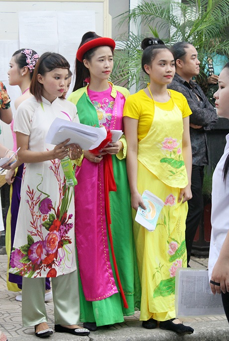 và các CD nhạc nền cho bài diễn của mình.