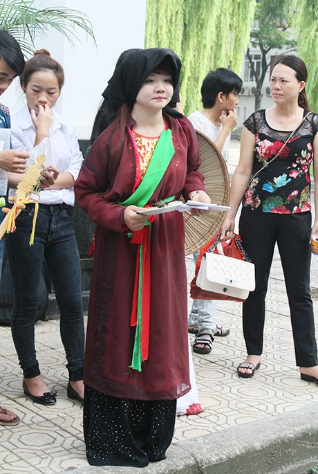 Phục trang liền chị trong các buổi diễn quan họ Bắc Ninh.