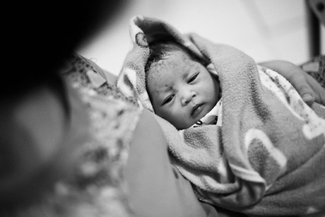 Và thế là từ ngày bố gặp mẹ con đến bây giờ, bố đã lại yêu thêm một lần nữa mất rồi.