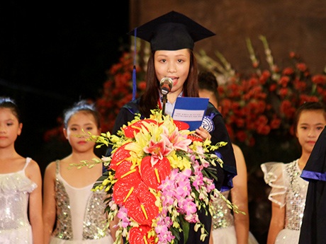 Tuyên dương 132 Thủ khoa xuất sắc của Thủ đô - 3 Thủ khoa xuất sắc các trường đại học, học viện nhận bằng khen từ lãnh đạo thành phố Hà Nội