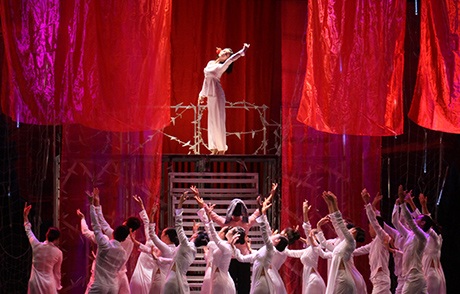 Và chị hi sinh cả tính mạng và tuổi xuân cho lí tưởng của mình