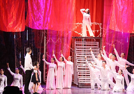 Khoảnh khắc chị Sáu trở thành bất tử trong vở diễn 