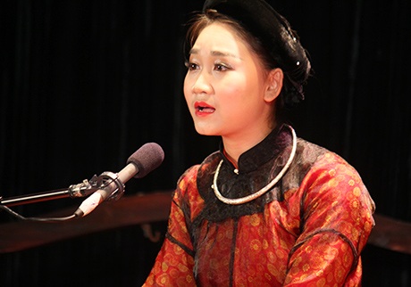 Nghệ sĩ ca trù 9x Thùy Chi biểu diễn 36 giọng