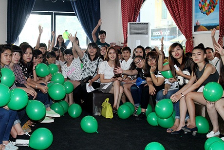 Hớn 200 fan của Tùng có mặt trong buổi off fan lần đầu