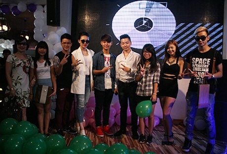 Hớn 200 fan của Tùng có mặt trong buổi off fan lần đầu