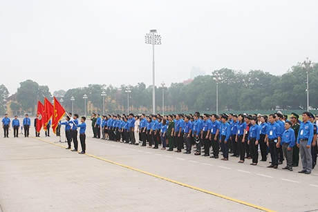 200 đại biểu thanh niên tiên tiến báo công dâng Bác - 1 200 đại biểu thanh niên thanh niên tiên tiến trong nghi thức báo công dâng Bác
