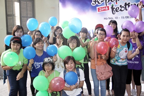 Lễ hội fan Kpop thu hút sự tham gia của hàng trăm bạn trẻ