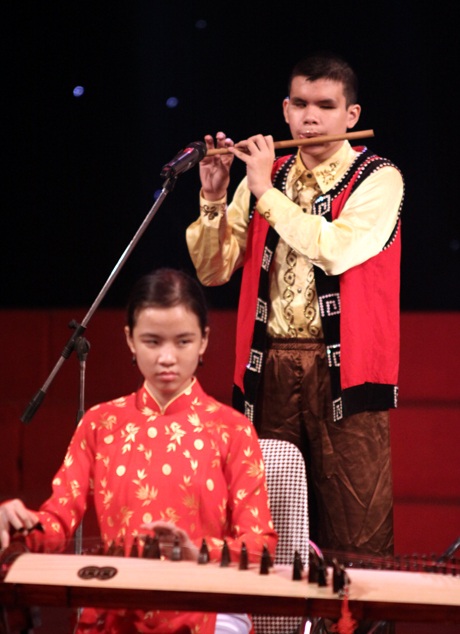 Tiết mục Hòa tấu nhạc dân tộc của học sinh trường PTCS Nguyễn Đình Chiểu, Hà Nội