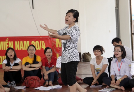 9x đi học hát chèo ở Hà Nội.