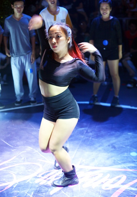 Các dancer nữ nóng bỏng và xinh đẹp biểu diễn hiphop