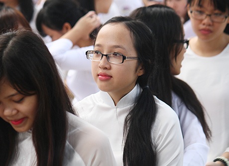 Nữ sinh Hà Nội duyên dáng tà áo dài đi tựu trường - 7 Con gái không quên ghi nhớ ngày tựu trường bằng những bức ảnh thật xinh