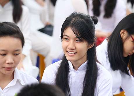 Nữ sinh Hà Nội duyên dáng tà áo dài đi tựu trường - 9 Và hầu hết đều rất mộc mạc