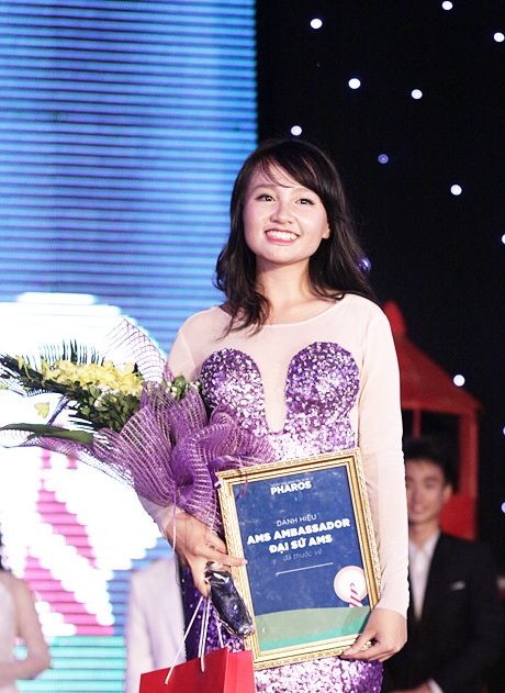 Hoàng Hạnh Chi, lớp 12 chuyên Trung trở thành Đại sứ trường Hà Nội - Amsterdam