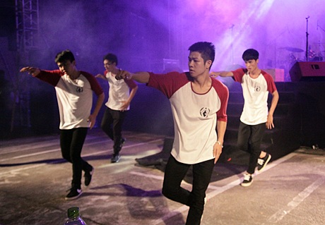 Tiết mục nhảy hiện đại sôi động, khỏe khoắn